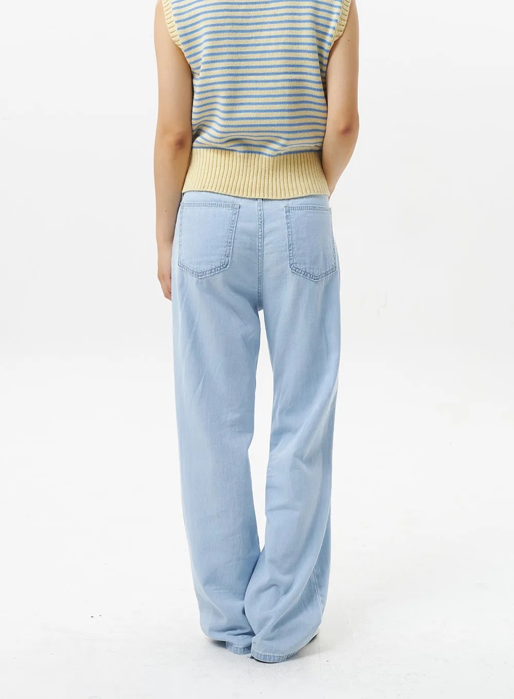 Mid-Rise Wide Leg Jeans OU323