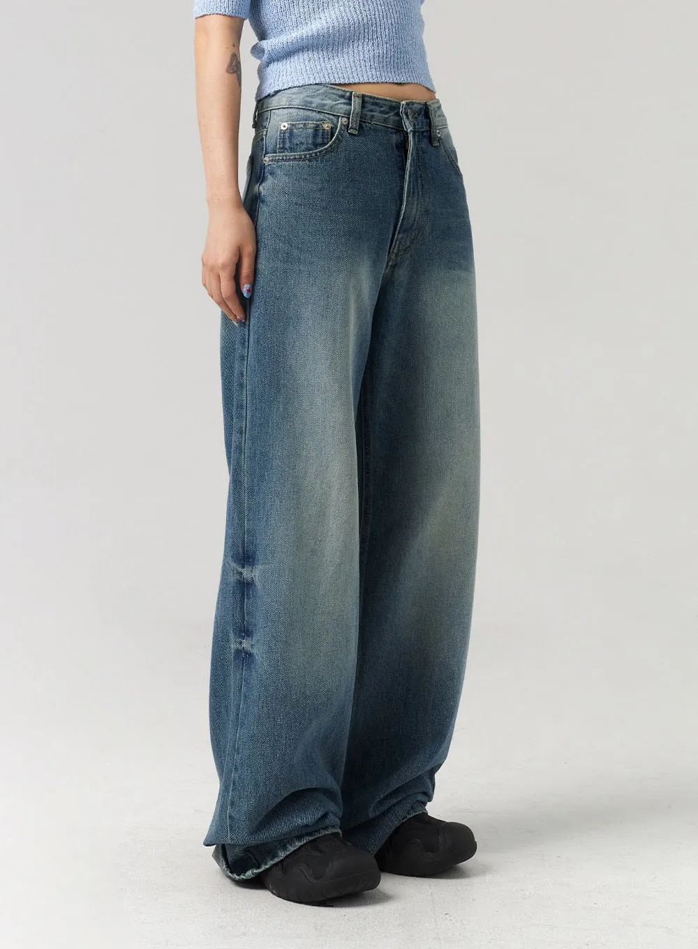 Mid-Wash Baggy Jeans CL312