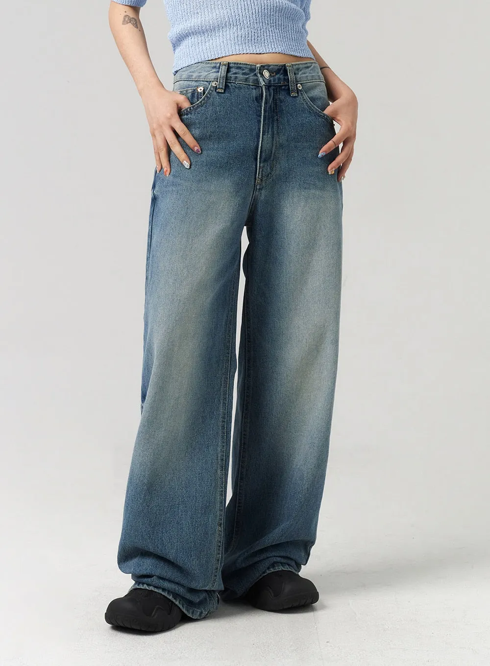 Mid-Wash Baggy Jeans CL312