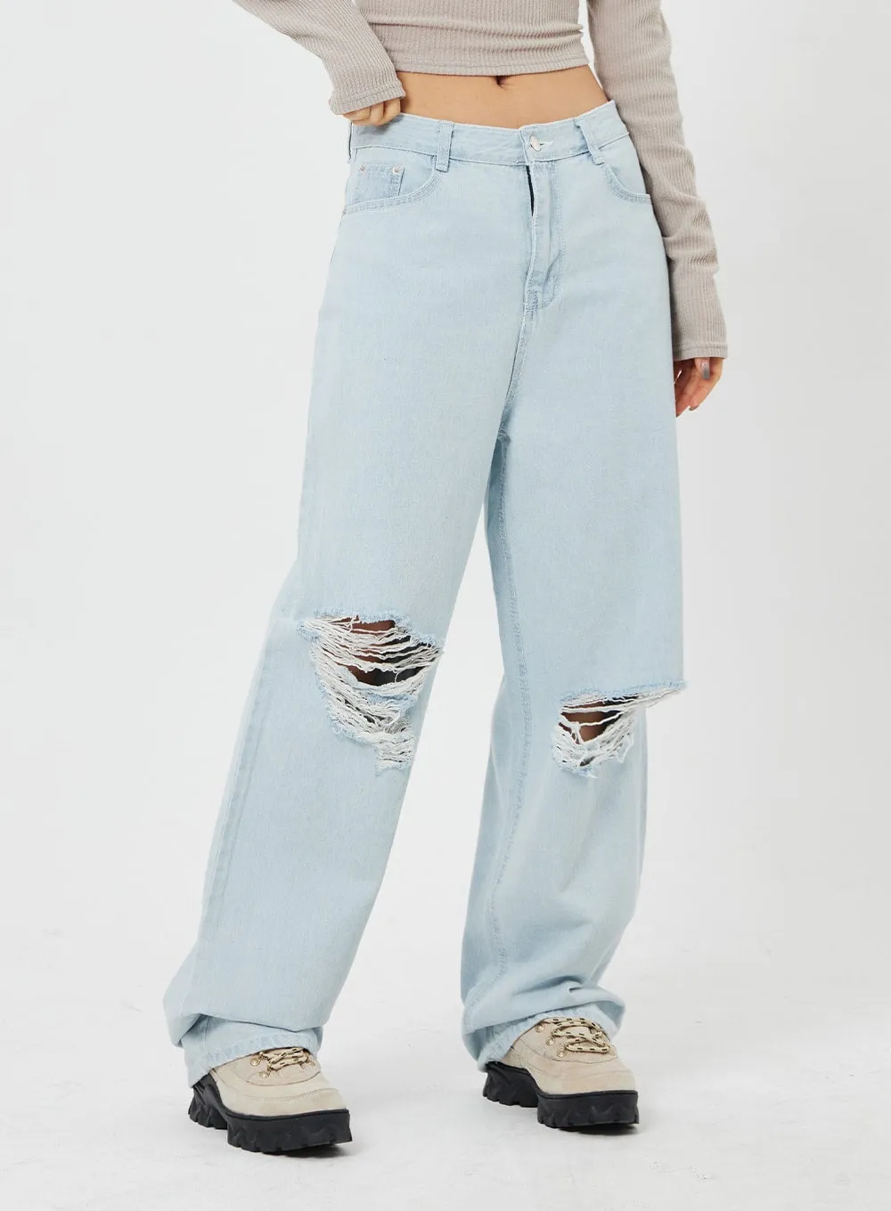 Ripped Light Wash Jeans CF316