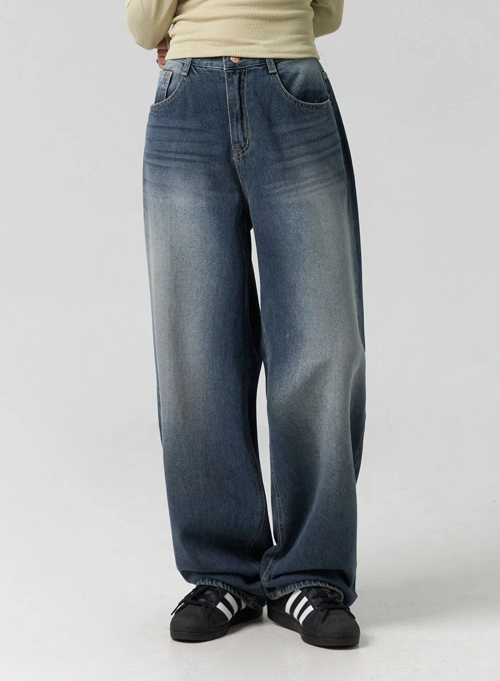 Wide-Leg Washed Jeans CG331