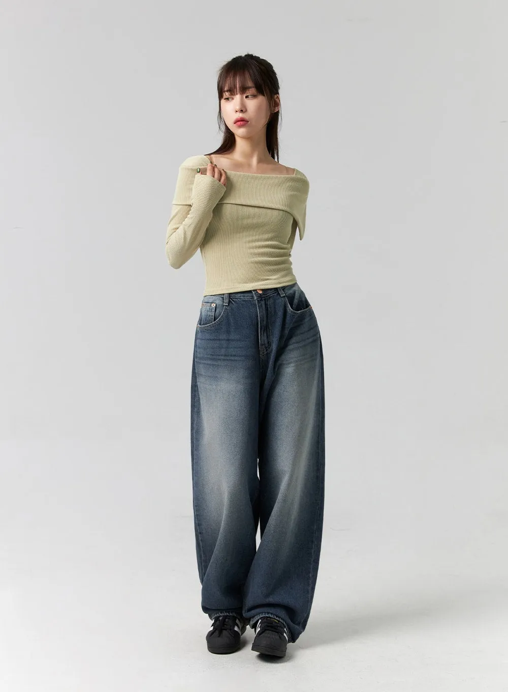 Wide-Leg Washed Jeans CG331